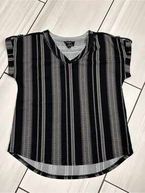 Flower & Feather Small Black/White Striped Short Sleeve Collared Blouse